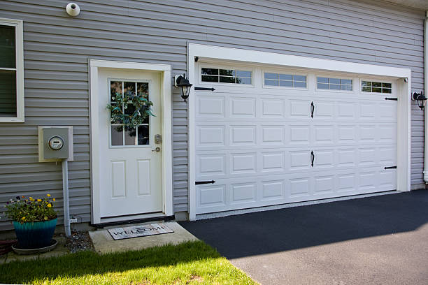24/7 Emergency Garage Door Panel Replacement experts in Baraga, MI